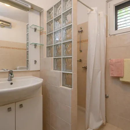 Holiday home Lovely In Krnicki Poratkrnica With Kitchen *
