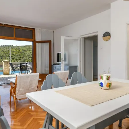 Holiday home Lovely In Krnicki Poratkrnica With Kitchen Peruski