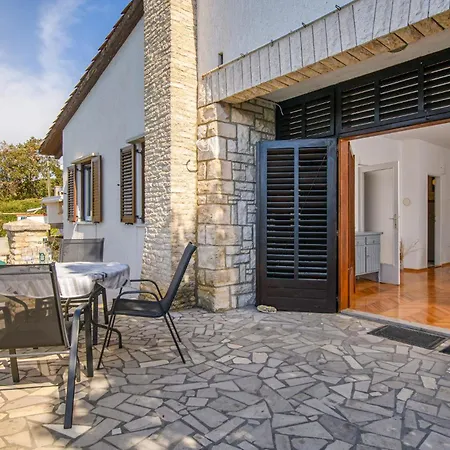 Holiday home Lovely In Krnicki Poratkrnica With Kitchen Peruski